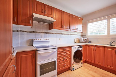 Bright And Spacious Family Home With Leafy Deck - Grafton Accommodation 17