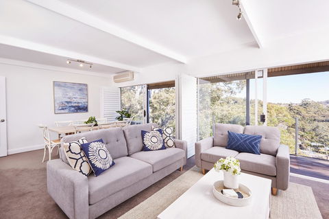 Bright And Spacious Family Home With Leafy Deck - Grafton Accommodation 0