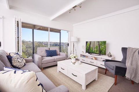 Bright And Spacious Family Home With Leafy Deck - Grafton Accommodation 3