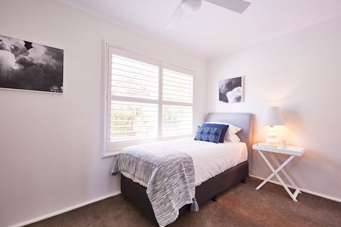 Bright And Spacious Family Home With Leafy Deck - Grafton Accommodation 24