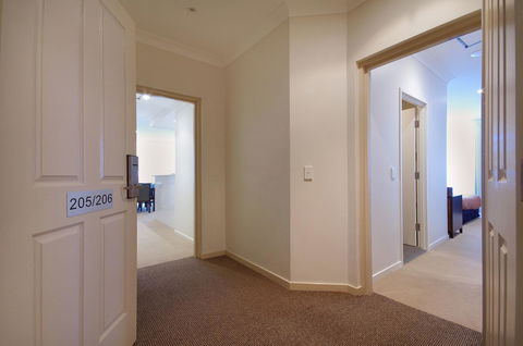Macquarie Waters Boutique Apartment Hotel - Grafton Accommodation 7