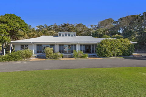 Blue Lagoon Beach Resort - Grafton Accommodation 13