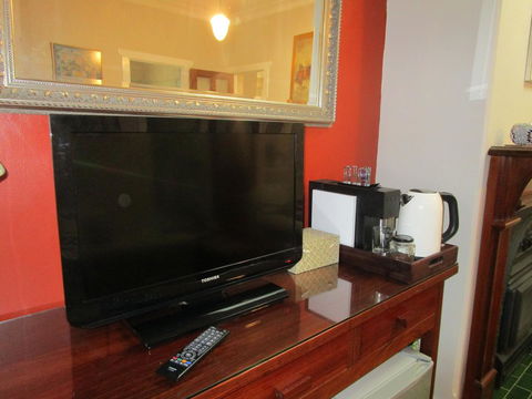 Boot Makers Cottage - Grafton Accommodation 4
