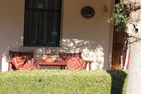 Boot Makers Cottage - Grafton Accommodation 2