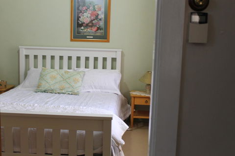 Boot Makers Cottage - Grafton Accommodation 13