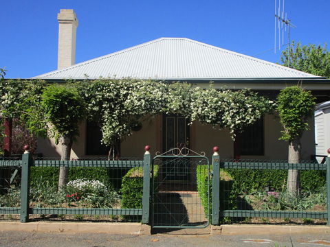 Boot Makers Cottage - Grafton Accommodation 1