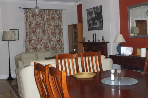Boot Makers Cottage - Grafton Accommodation 5