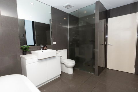 Brand New Executive Apartment - Grafton Accommodation 11