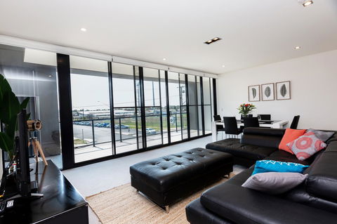 Brand New Executive Apartment - Grafton Accommodation 21