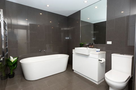 Brand New Executive Apartment - Grafton Accommodation 10
