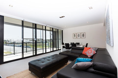 Brand New Executive Apartment - Grafton Accommodation 2