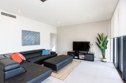 Brand New Executive Apartment - Grafton Accommodation 22