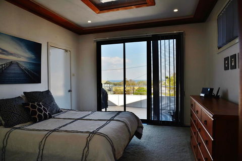 The Boat House - Grafton Accommodation 11