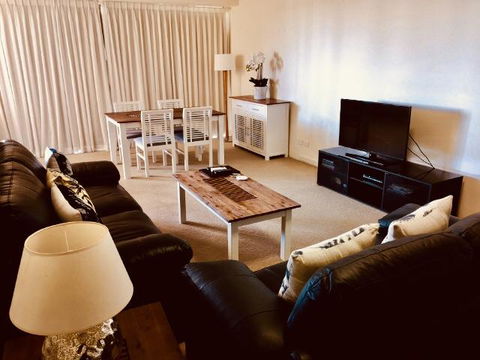 Boathouse Resort (Water Front) - Grafton Accommodation 5