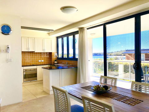 Boathouse Resort (Water Front) - Grafton Accommodation 1