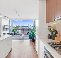 Large Light Luxe 3BDR 2BA Free Parking - walk to Sydney Uni and RPA - Grafton Accommodation