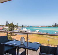 Shoreline 7 with 180 degree water views - Grafton Accommodation