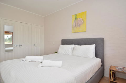 JE Guesthouse, Central To All The Hunter Valley Has To Offer - Grafton Accommodation 24