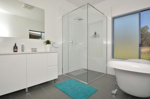 JE Guesthouse, Central To All The Hunter Valley Has To Offer - Grafton Accommodation 27