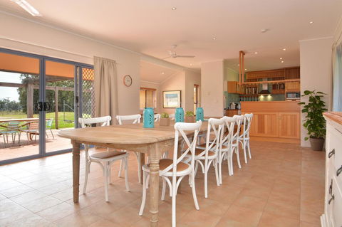 JE Guesthouse, Central To All The Hunter Valley Has To Offer - Grafton Accommodation 0