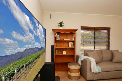 JE Guesthouse, Central To All The Hunter Valley Has To Offer - Grafton Accommodation 5