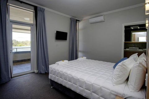 Lakes And Ocean Hotel Forster - Grafton Accommodation 12
