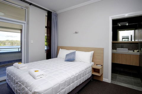 Lakes And Ocean Hotel Forster - Grafton Accommodation 25