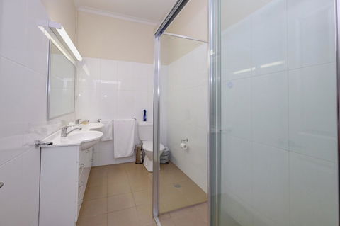 Lakes And Ocean Hotel Forster - Grafton Accommodation 2