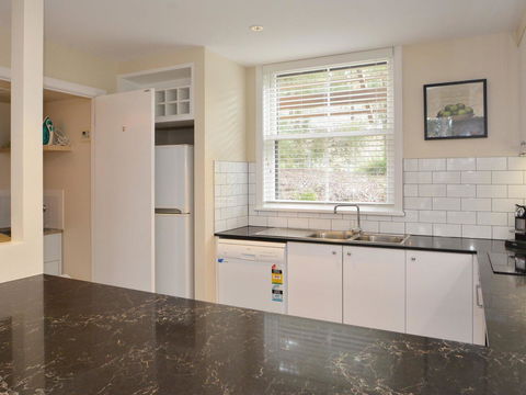 Villa De Saran Located Within Cypress Lakes - Grafton Accommodation 3