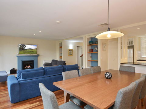 Villa De Saran Located Within Cypress Lakes - Grafton Accommodation 12