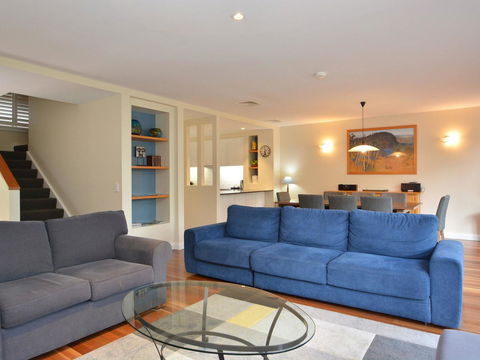 Villa De Saran Located Within Cypress Lakes - Grafton Accommodation 11