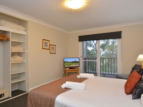 Villa De Saran Located Within Cypress Lakes - Grafton Accommodation 1