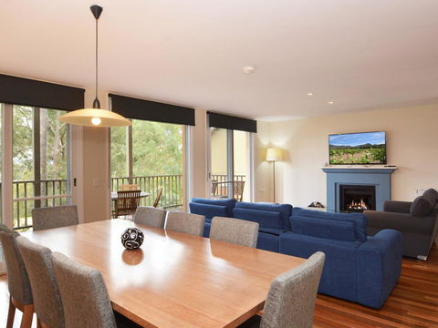 Villa De Saran Located Within Cypress Lakes - Grafton Accommodation 6