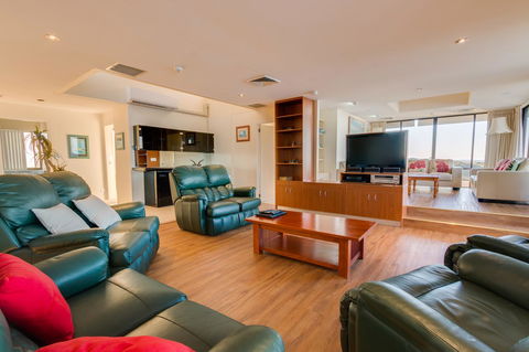 Pacific Towers Beach Resort - Grafton Accommodation 23
