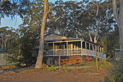 Bush & Bay Cottage - Grafton Accommodation 1