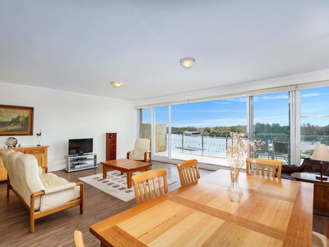 Regatta 13 - Grafton Accommodation 5