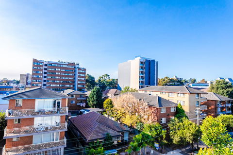 Near Train Station, New 2 BR Apt/free Parking - Grafton Accommodation 39