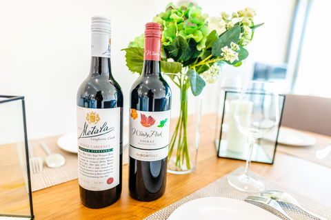 Near Train Station, New 2 BR Apt/free Parking - Grafton Accommodation 9