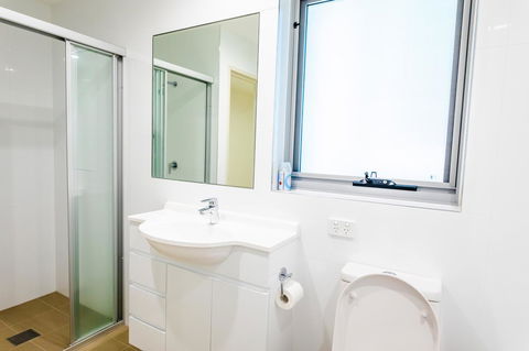 Near Train Station, New 2 BR Apt/free Parking - Grafton Accommodation 30