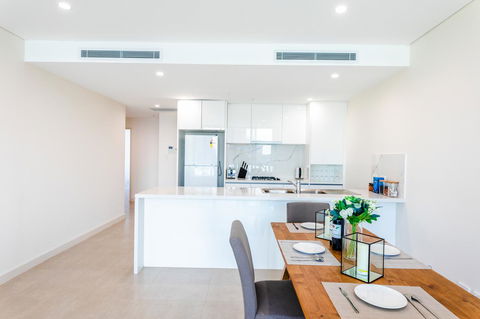 Near Train Station, New 2 BR Apt/free Parking - Grafton Accommodation 2