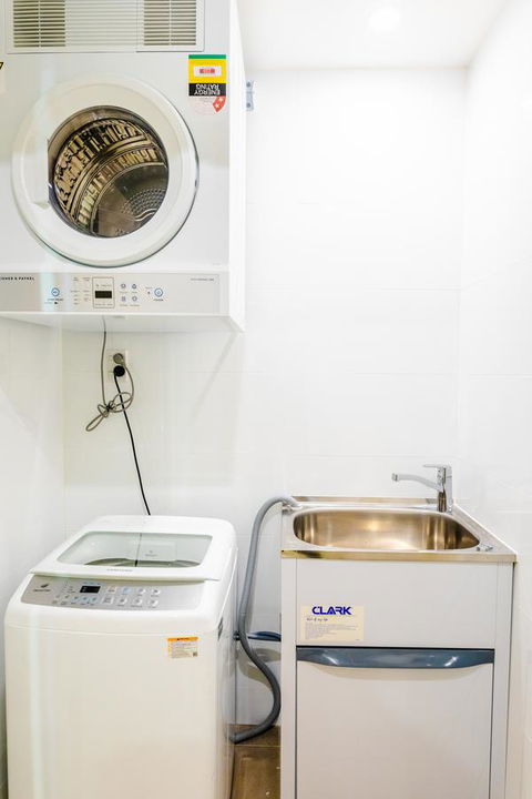 Near Train Station, New 2 BR Apt/free Parking - Grafton Accommodation 34