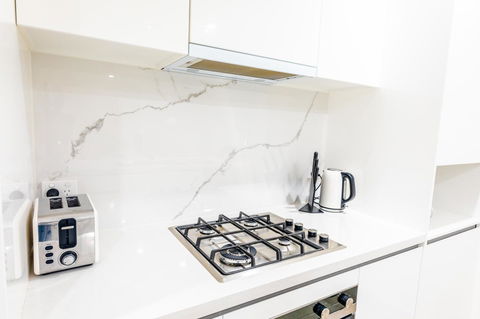 Near Train Station, New 2 BR Apt/free Parking - Grafton Accommodation 13