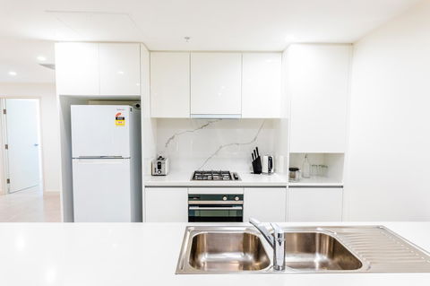 Near Train Station, New 2 BR Apt/free Parking - Grafton Accommodation 14