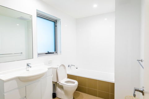 Near Train Station, New 2 BR Apt/free Parking - Grafton Accommodation 31