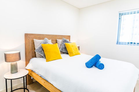 Near Train Station, New 2 BR Apt/free Parking - Grafton Accommodation 22