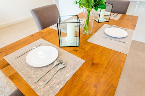 Near Train Station, New 2 BR Apt/free Parking - Grafton Accommodation 6