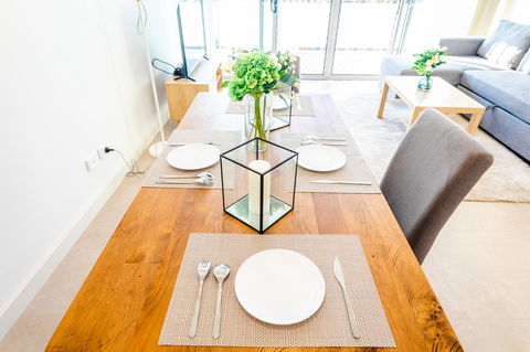 Near Train Station, New 2 BR Apt/free Parking - Grafton Accommodation 7