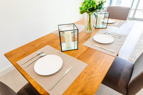 Near Train Station, New 2 BR Apt/free Parking - Grafton Accommodation 8