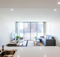 Near train station new 2 BR apt/free parking - Grafton Accommodation