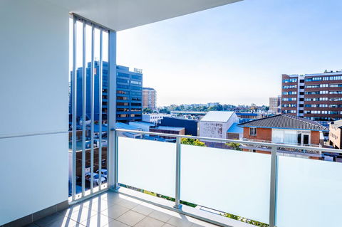 Near Train Station, New 2 BR Apt/free Parking - Grafton Accommodation 36